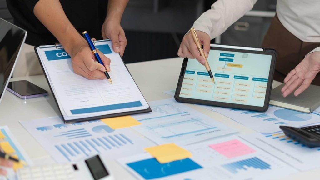 الفرق بين المالية والمحاسبة