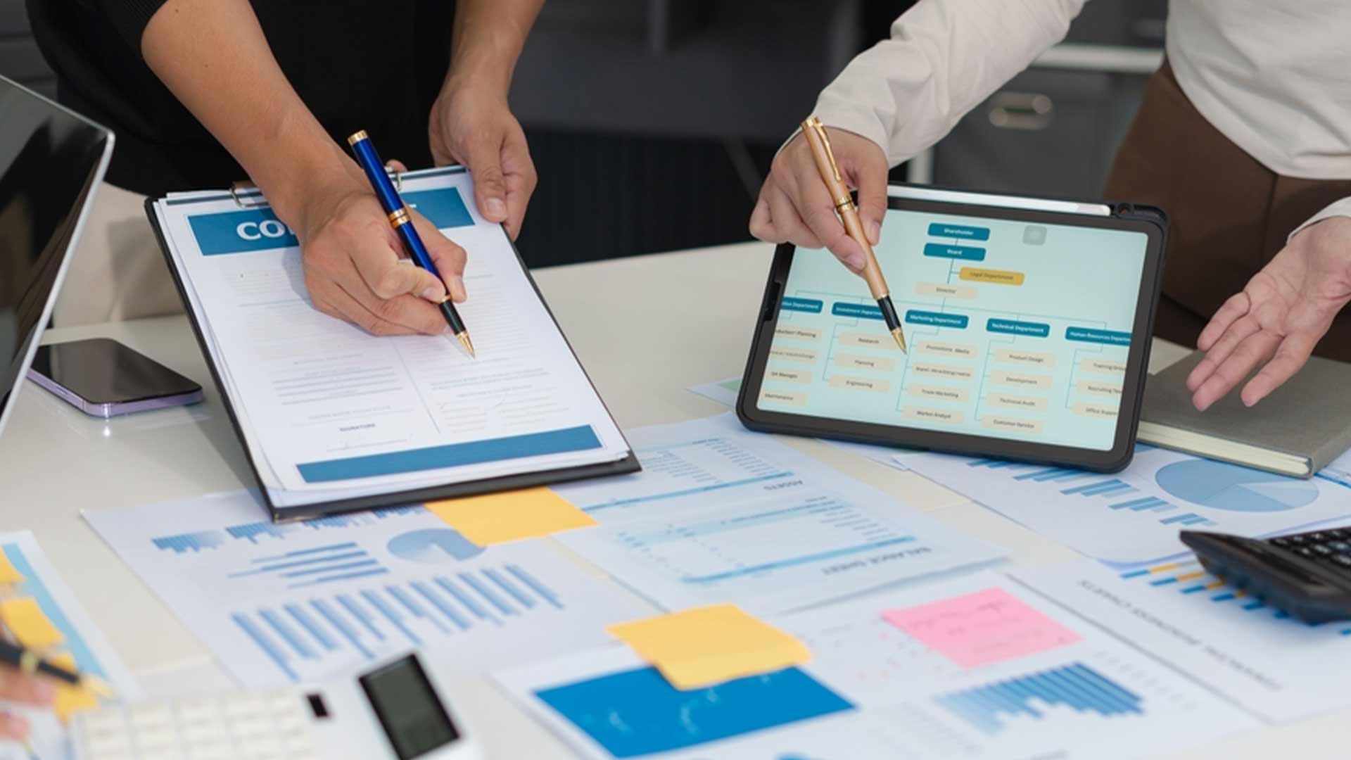 الفرق بين المالية والمحاسبة